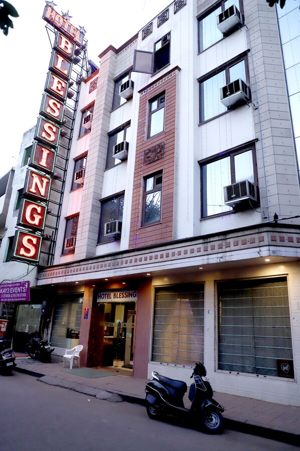 Front of property - evening/night