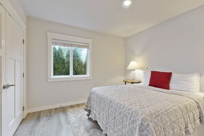 2 bedrooms, iron/ironing board, bed sheets