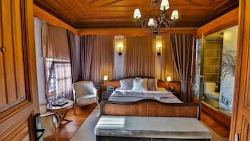 Royal Double Room | Minibar, in-room safe, soundproofing, free WiFi