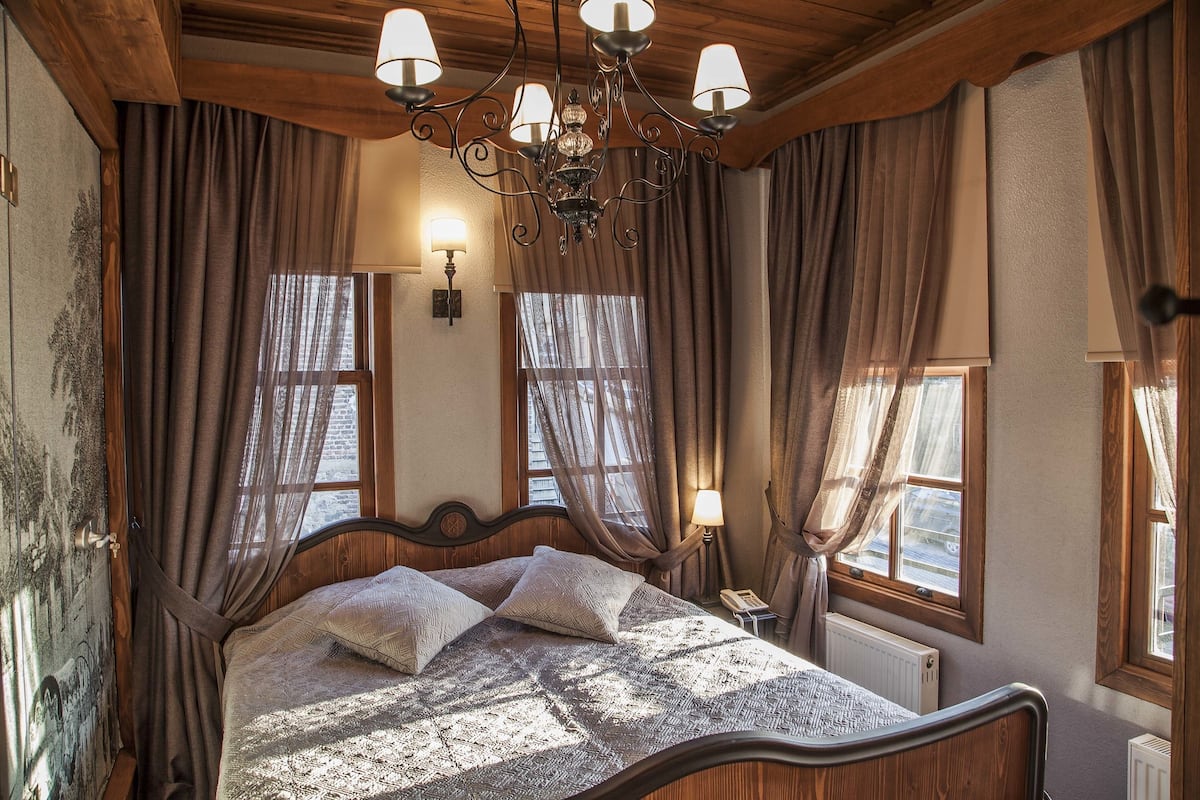 double room, city view | 1 bedroom, minibar, in-room safe, soundproofing