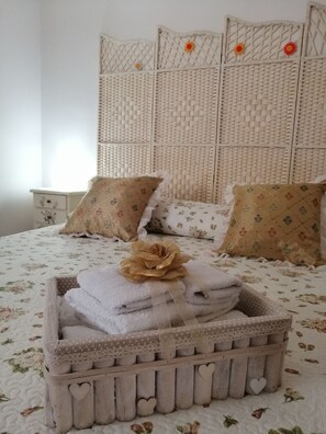 Double Room, Private Bathroom | Desk, cribs/infant beds, free WiFi, bed sheets - B&B Moscani (Salerno)