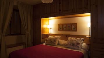 Apartemen Comfort | 1 kamar tidur, meja kerja, dan tirai kedap cahaya