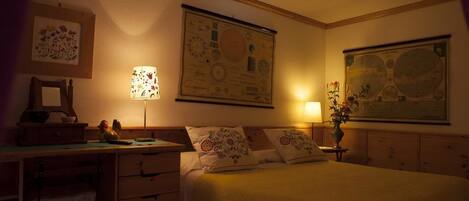 Double or Twin Room | 1 bilik tidur, meja, langsir/tirai gelap terus