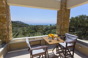 House (1 - 2 adults) | Balcony
