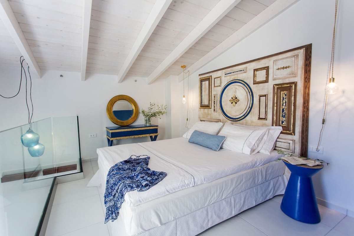 Honeymoon Suite (1 - 4 adults) | 1 bedroom, hypo-allergenic bedding, in-room safe, soundproofing