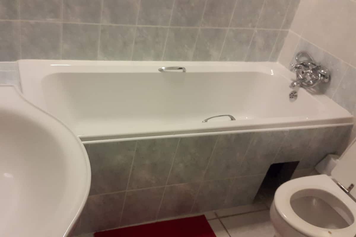 Double Room | Bathroom | Deep soaking tub, rainfall showerhead, free toiletries, bathrobes