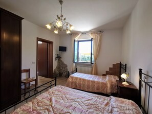 1 bedroom, blackout curtains, free WiFi, bed sheets - Agriturismo Sole Luna (Assisi)