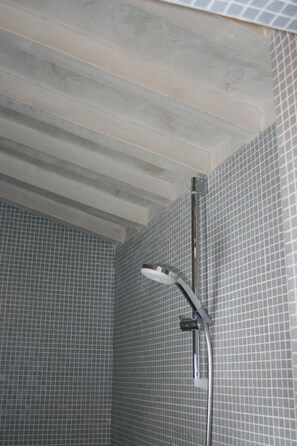 Bathroom shower - Santa Croce Roof (Florence)