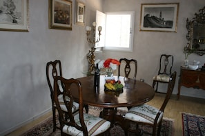 Apartment, 1 Bedroom | In-room dining