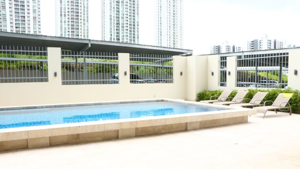 Outdoor pool - Rokas Apartment (Panama City)