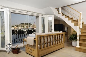 Premium Süit | Odada kasa, ses yalıtımı, ücretsiz kablosuz İnternet 