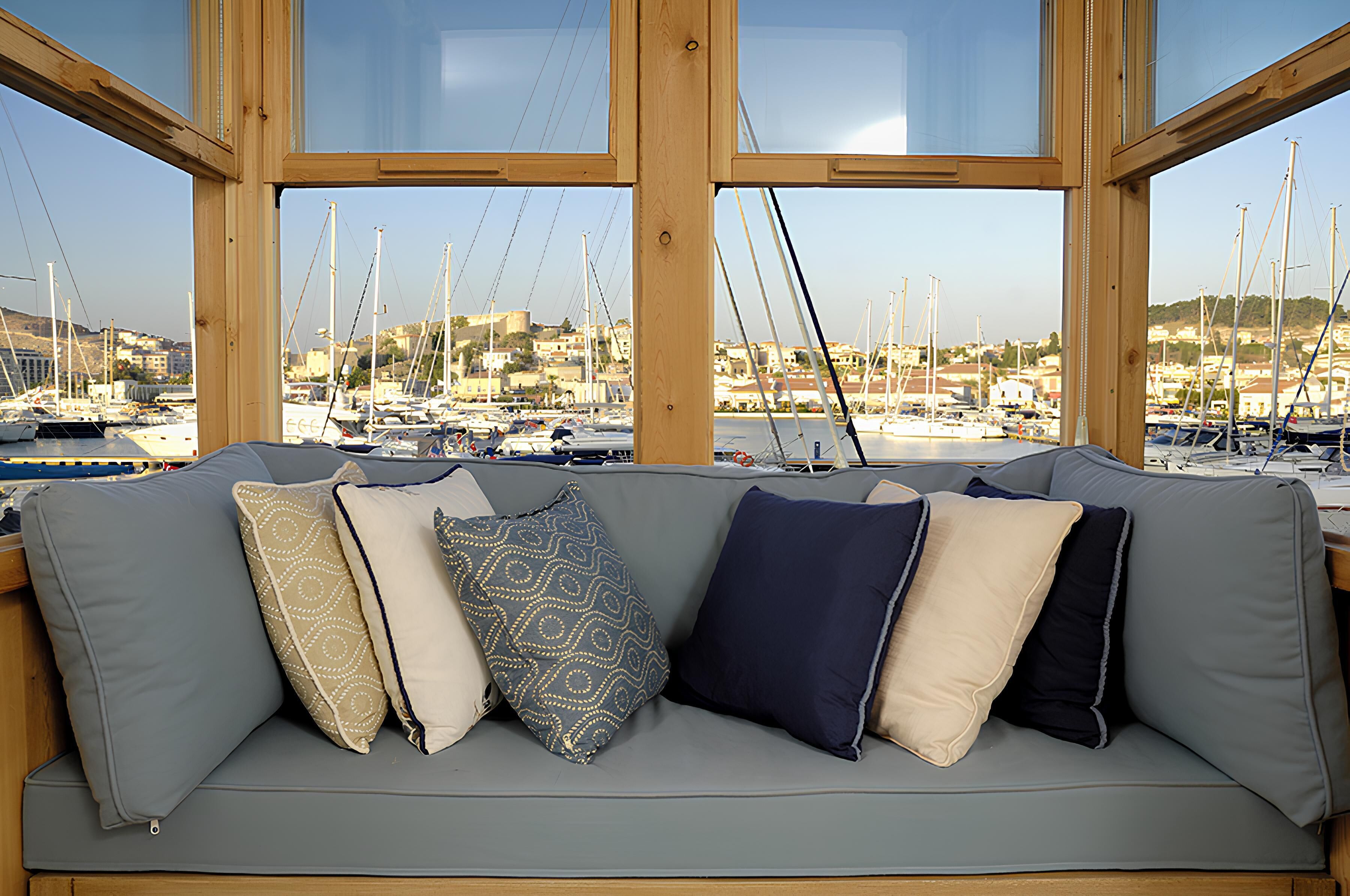 premium suite | in-room safe, soundproofing, free wifi