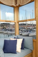 Premium Süit | Odada kasa, ses yalıtımı, ücretsiz kablosuz İnternet 