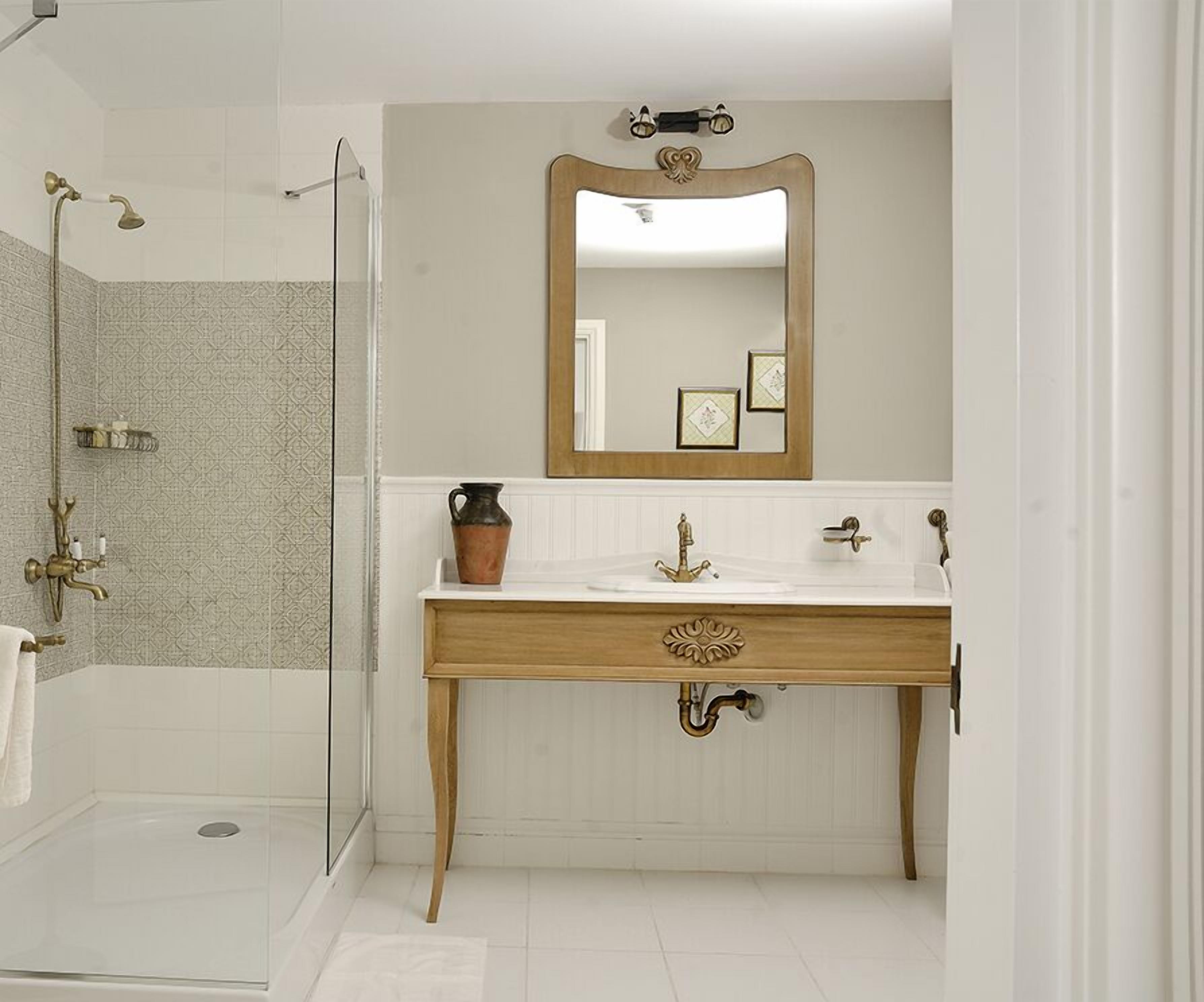 suite | bathroom | shower, free toiletries, hair dryer, slippers