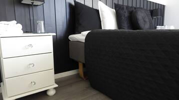 Familjerum | Skrivbord, gratis wi-fi, sÀngklÀder och rullstolsanpassning