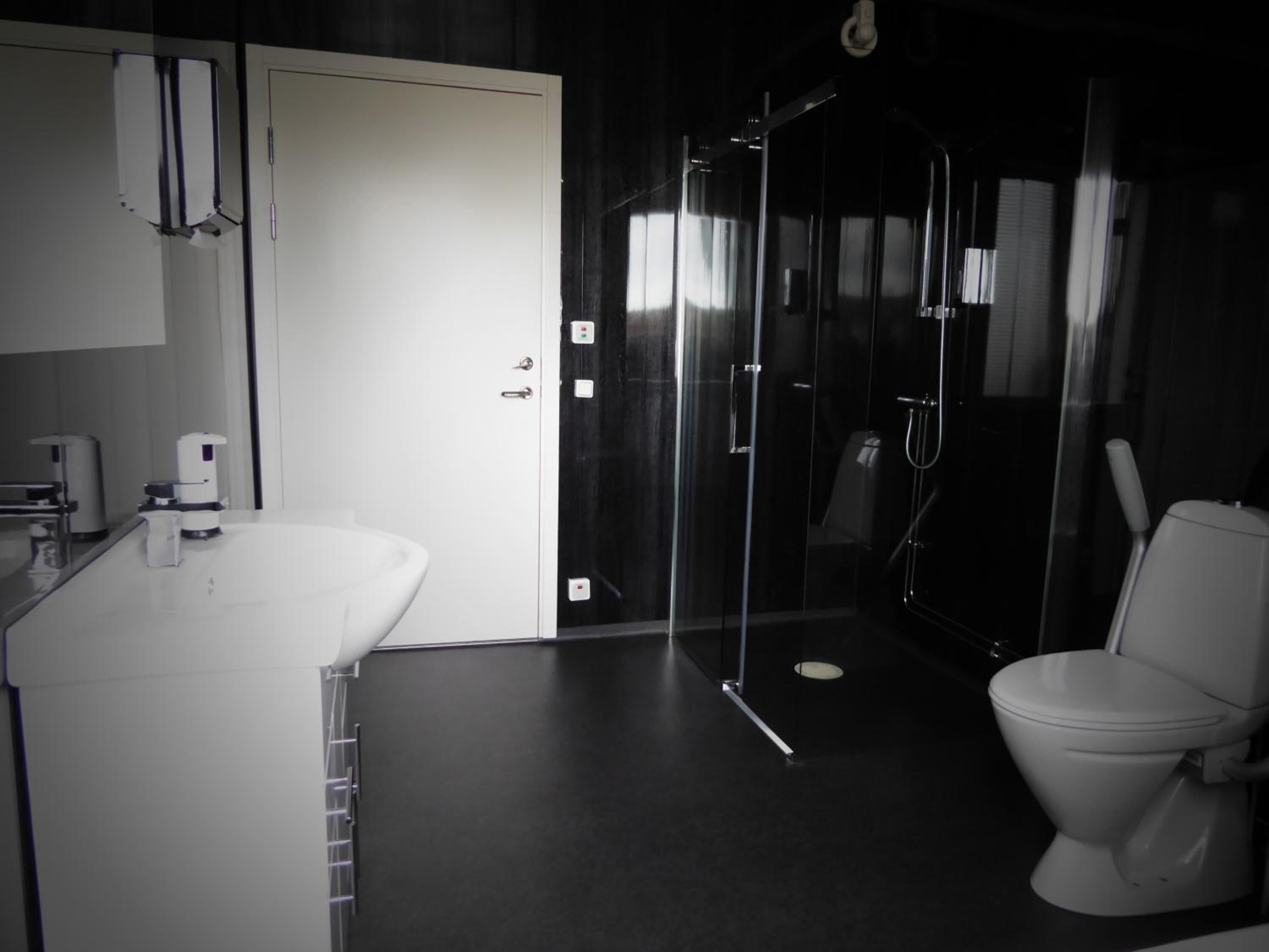 Bruser, gratis toiletartikler, håndklæder