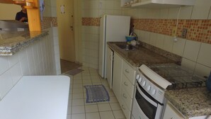 Appartement, plusieurs lits, vue ville | Cuisine privée