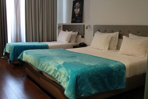 1 habitación, minibar, caja de seguridad en la habitación y escritorio 