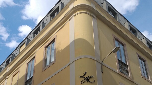 A corner of a building with the sign "LAZZA Hotel" on the facade. - Lazza Hotel (Figueira da Foz)