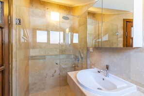 Premium Apartment No 12, 2 Bedrooms, Balcony, Sea View | Bathroom | Shower, hydromassage showerhead, hair dryer, slippers - Korsan Apartments (Kas)