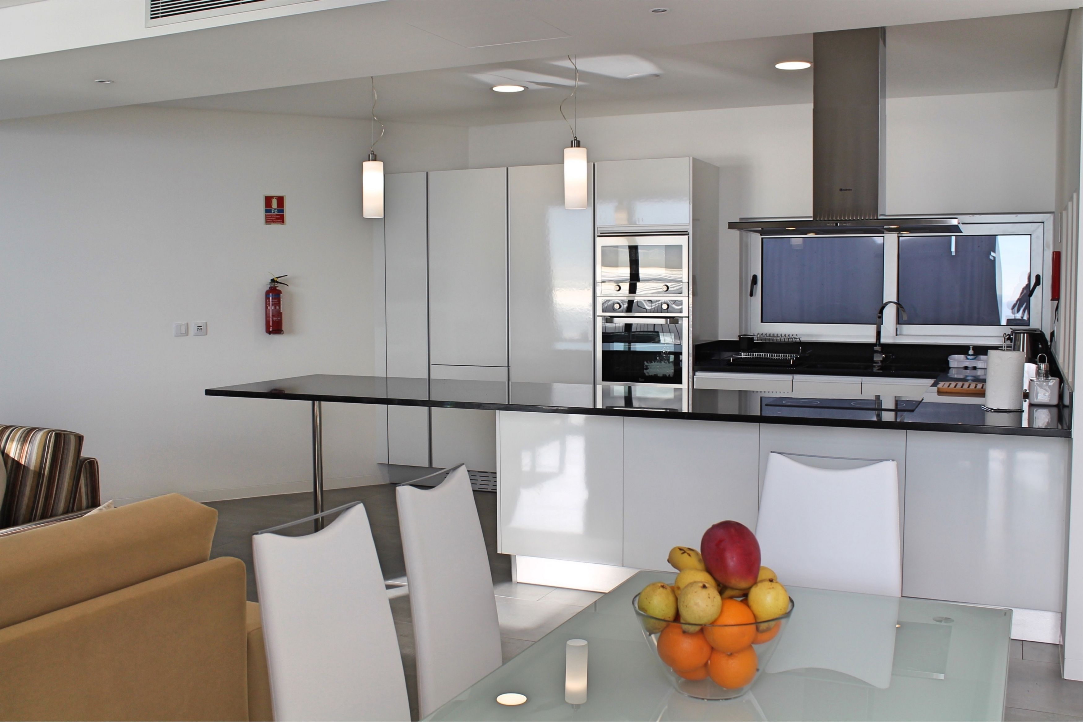 Villa, 3 camere da letto, vista oceano | Area soggiorno | TV a schermo piatto, lettore DVD