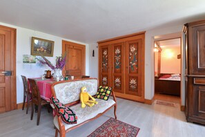 บ้านพัก, 2 ห้องนอน (Les Hirondelles) | บริเวณนั่งเล่น | ทีวีจอแบน, เครื่องเล่นดีวีดี