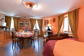 บ้านพัก, 1 ห้องนอน (Les Pruniers) | บริเวณนั่งเล่น | ทีวีจอแบน, เครื่องเล่นดีวีดี