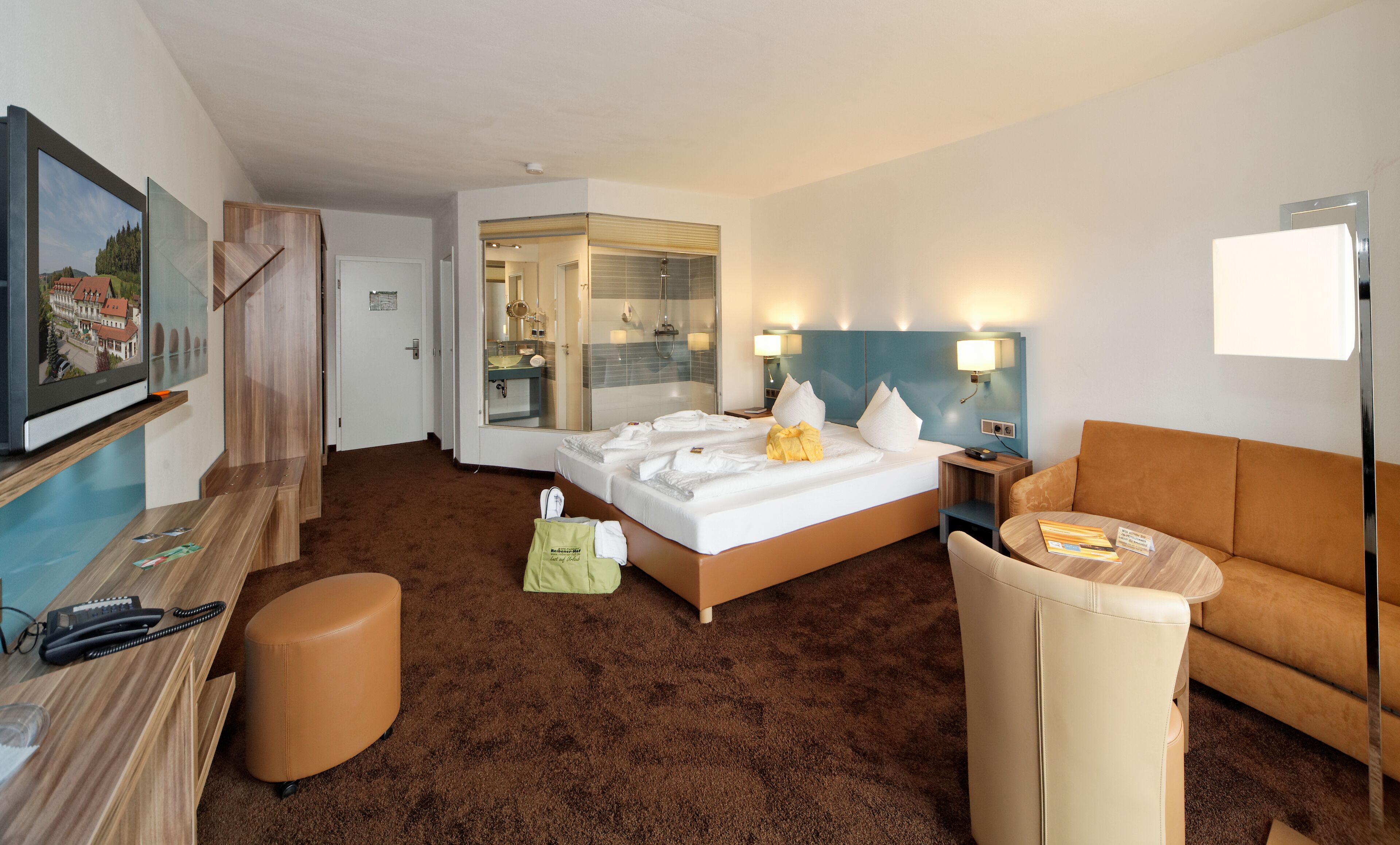 comfort double room | living area | flat-screen tv, ping pong, books