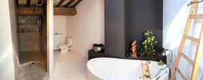 Phòng dành cho gia đình, phòng tắm dùng chung | Phòng tắm | Vòi sen/bồn tắm kết hợp, đồ dùng nhà tắm miễn phí, máy sấy tóc