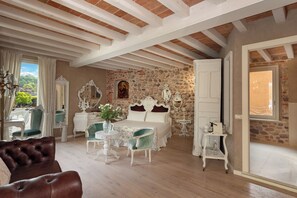 1 chambre, minibar, coffres-forts dans les chambres, bureau