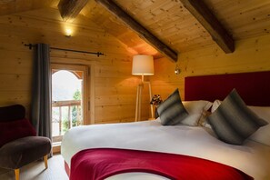 Triple Room (Le Grenier) | In-room safe, desk, laptop workspace, blackout drapes - La Ferme du Chozal (Hauteluce)