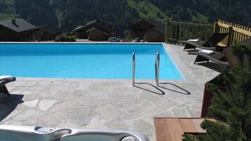 Außenpool, Liegestühle