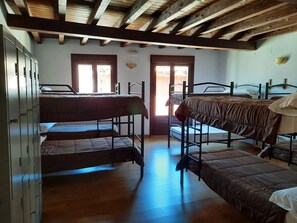 Down duvets, free WiFi, bed sheets - Albergue Turistico La Casa de Mi Abuela - Hostel (Aldeanueva del Camino)