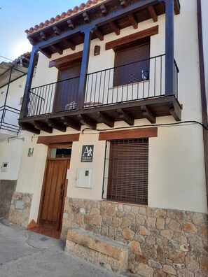 Exterior detail - Albergue Turistico La Casa de Mi Abuela - Hostel (Aldeanueva del Camino)