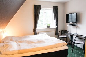 Comfort Double or Twin Room, 1 King Bed, Balcony | Individually decorated, individually furnished, desk, laptop workspace