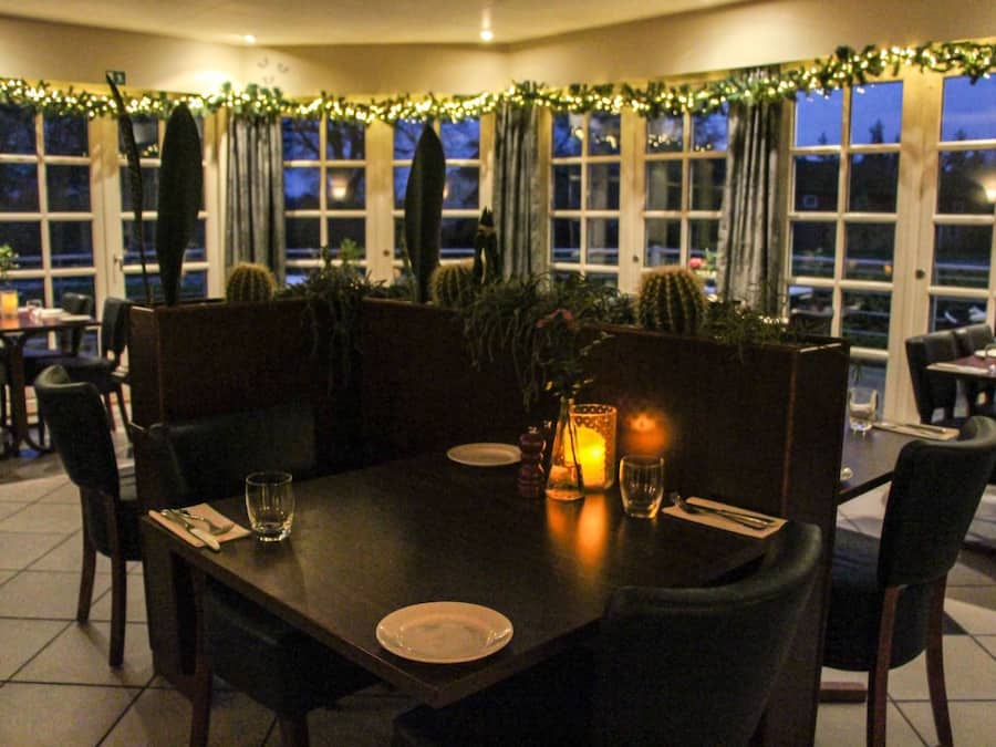 Se sirven desayunos, comidas y cocina escandinava con vista al jardín