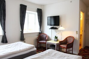 Comfort Twin Room | Individually decorated, individually furnished, desk, laptop workspace