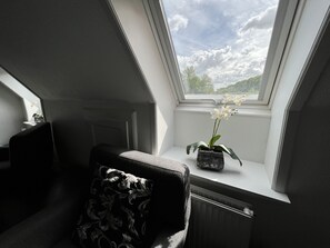 Comfort Double or Twin Room, 1 King Bed | Individually decorated, individually furnished, desk, laptop workspace