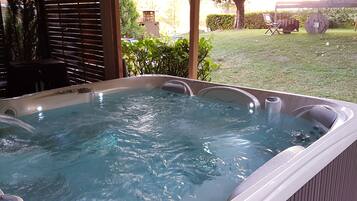 Camera con letto matrimoniale o 2 letti singoli | Una scrivania, postazione laptop, letti aggiuntivi (a pagamento)