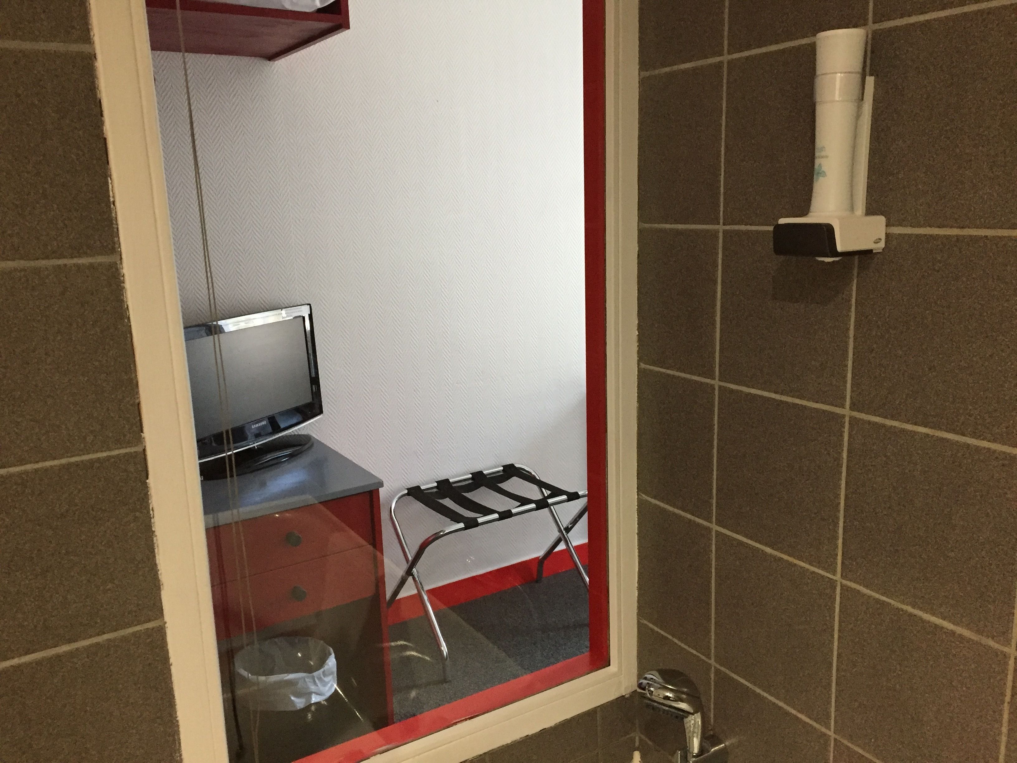 single room | bathroom | free toiletries, towels