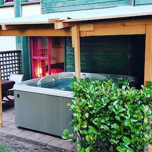 Bồn tắm spa ngoài trời