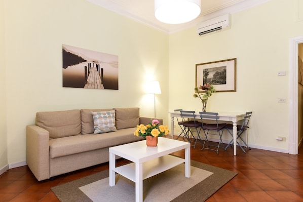 Apartment, 1 Schlafzimmer | Wohnbereich | Fernseher