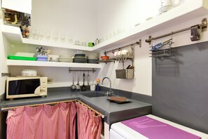 Apartment, 1 Bedroom | Private kitchen