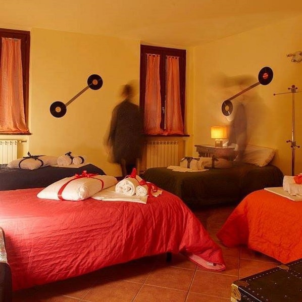 Free WiFi, bed sheets