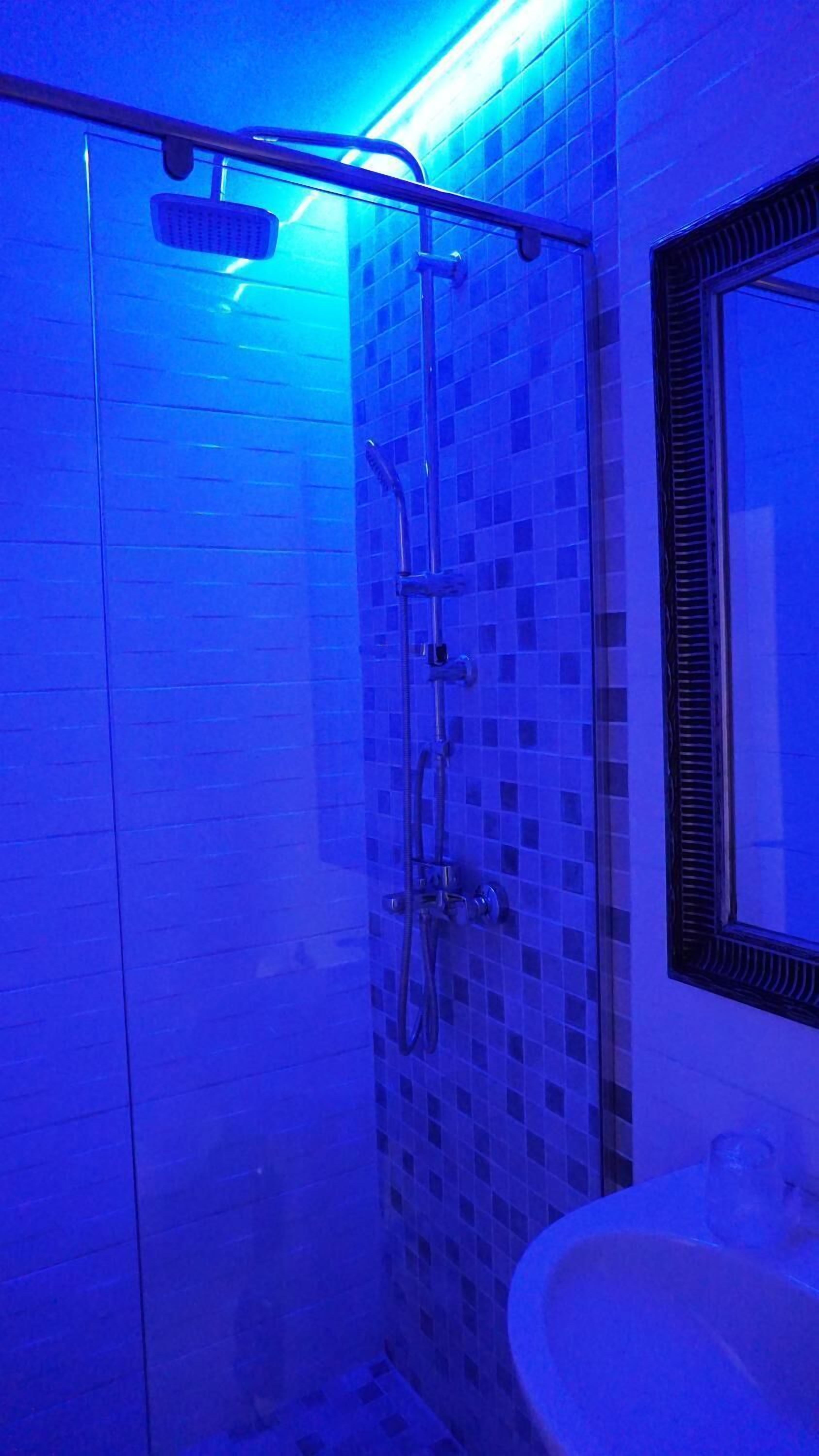 Een douche, handdoeken