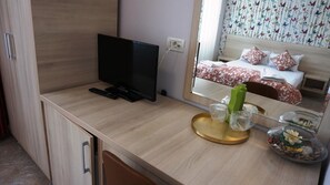 Standard Double Room | Desk, soundproofing, cots/infant beds, free WiFi - OITUZ Boutique Residence (Mangalia)