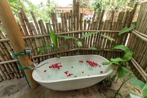 Deluxe Room, Bathtub, Garden View | Deep-soaking bathtub - An Bang Seastar Boutique Villa (Da Nang)