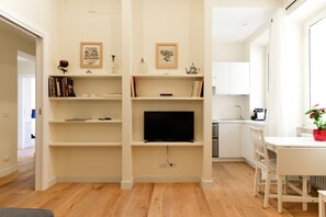 Interior entrance - Monti Apartment (Rome)
