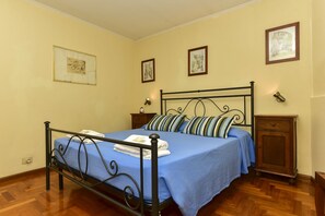 Apartment, 2 Schlafzimmer | 2 Schlafzimmer, Bügeleisen/Bügelbrett, kostenloses WLAN, Bettwäsche