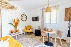 Superior Suite, 1 Queen Bed, Non Smoking (Cosy)